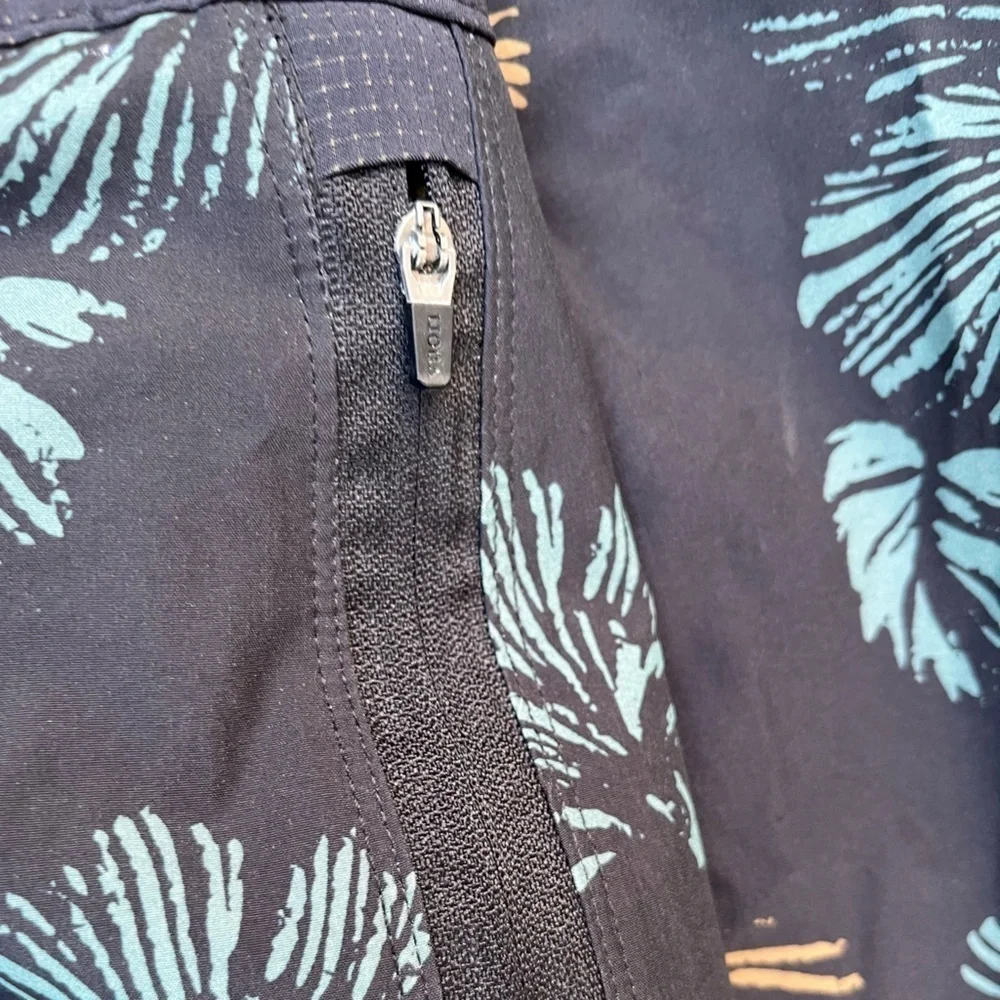 Men's Vuori Shorts Multicolor Floral 38 Pocket Active Logo Beach‎ Gym Surf Swim